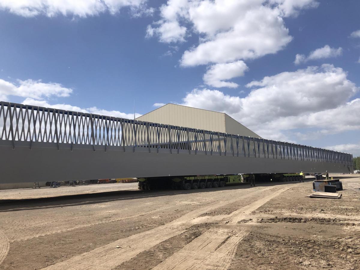 First pontoon Cruise terminal Antwerp driven outside